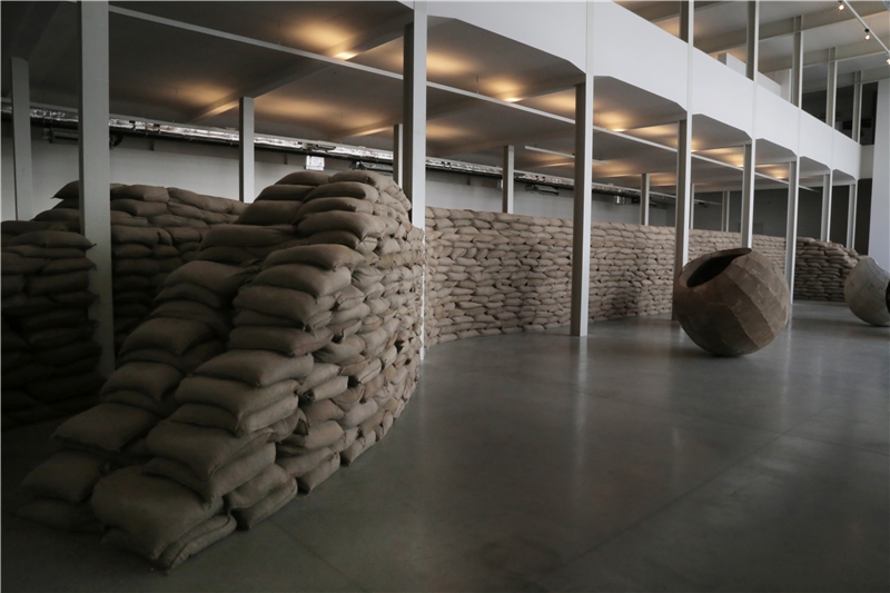 Dox Gallery - Front Line Exhibition